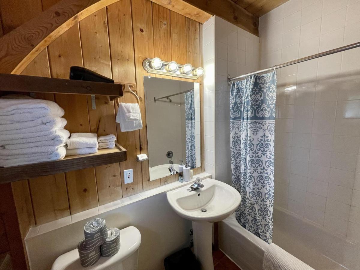 Waterfront Timber Frame Cottage! Ucluelet Εξωτερικό φωτογραφία