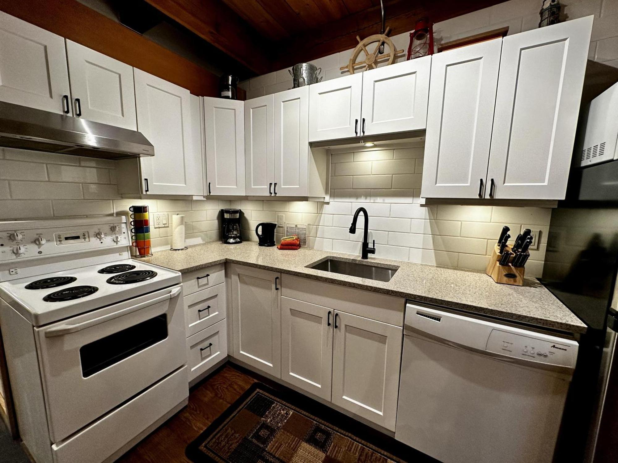 Waterfront Timber Frame Cottage! Ucluelet Εξωτερικό φωτογραφία